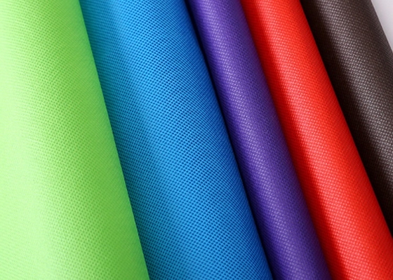 खरीदें डायपर सरफेस 20GSM PP Spunbond Nonwoven फैब्रिक 10cm-320cm चौड़ाई रंगीन एम्बॉस online manufacture