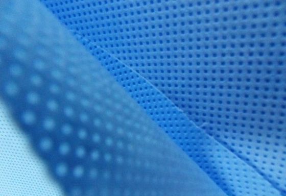 फैक्टरी आपूर्ति एसएमएस नॉनवॉवन व्हाइट ब्लू मेडिकल गाउन बेड शीट नॉनवॉवन फैब्रिक के लिए